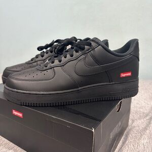 SZ 11 US MEN, 12.5 Wmn Nike Air Force 1 Low Supreme Black CU9225-001 NWT